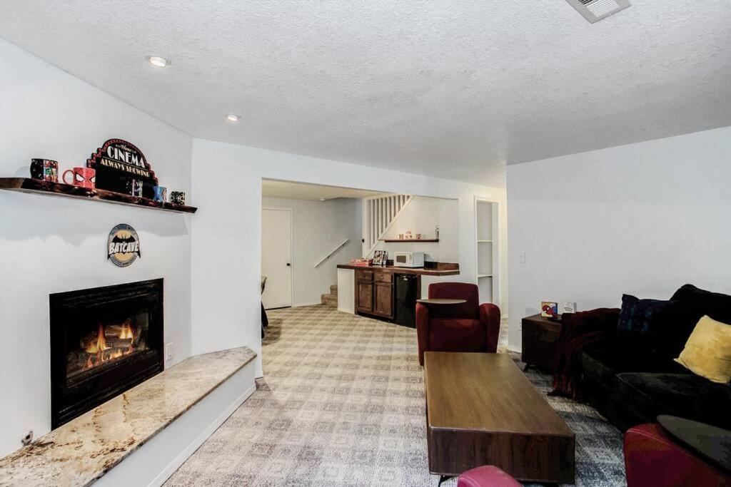 Wow! Spacious Retreat & Amazing Yard 2400+4Bd/3Bth Wichita Dış mekan fotoğraf