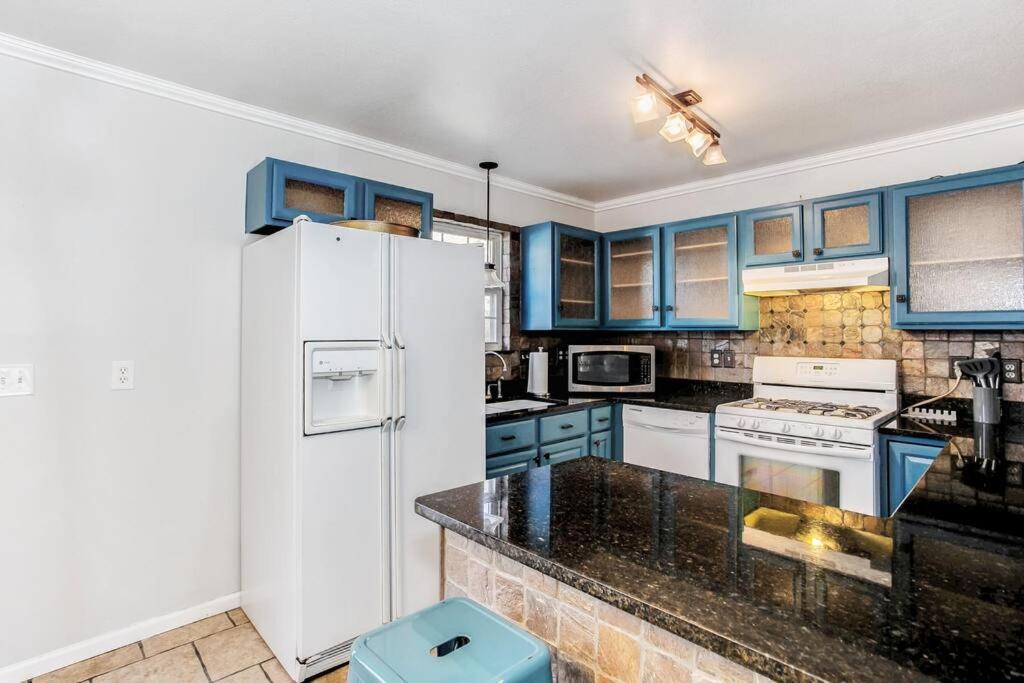Wow! Spacious Retreat & Amazing Yard 2400+4Bd/3Bth Wichita Dış mekan fotoğraf