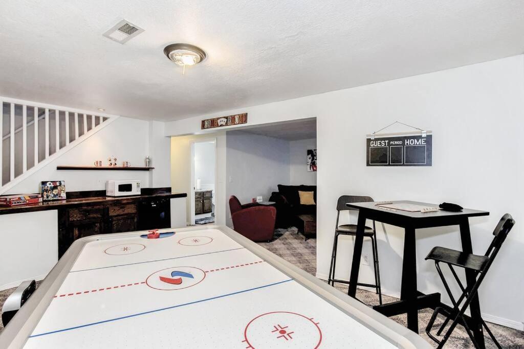Wow! Spacious Retreat & Amazing Yard 2400+4Bd/3Bth Wichita Dış mekan fotoğraf